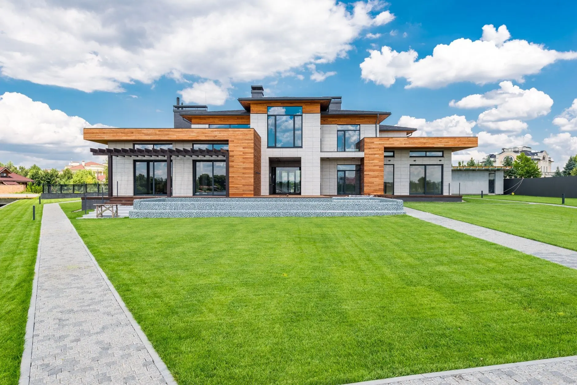 Paved outdoor living by Urban Leaf Landscaping